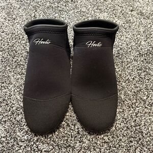 Hevto Black Neoprene Water Shoes size large (10/11)